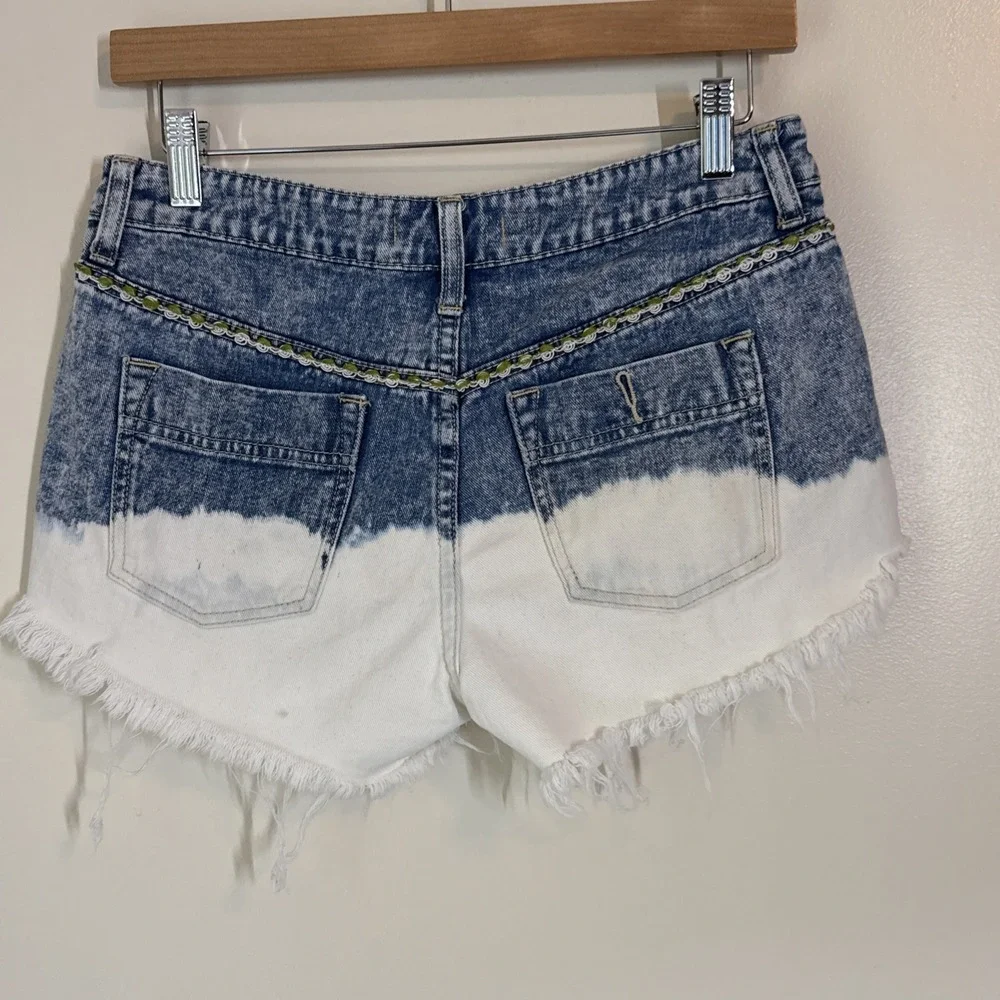Free People Low Tide Dip Dye Bleached‎ Embroidered Jean Shorts Size 26 READ